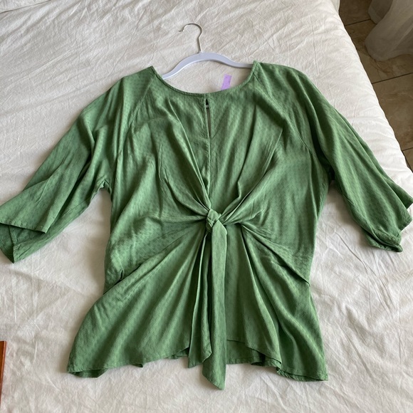 ALYA  green top with front knot - Picture 2 of 8